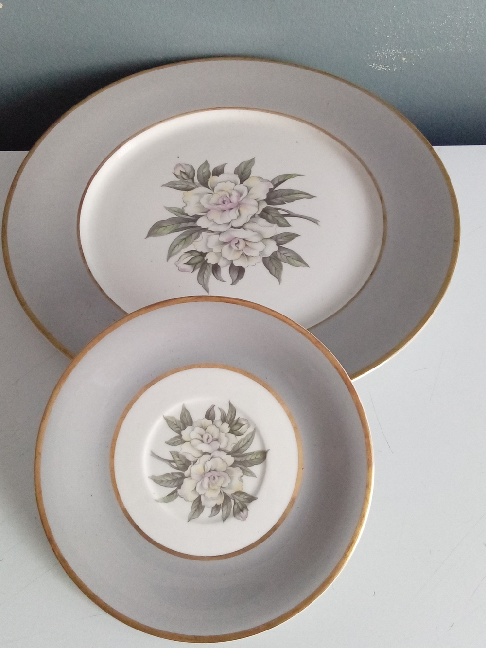 Floral Gold-Trim Dinner Plate and Bowl Set - Gray and White